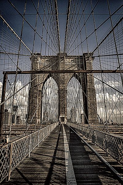 Manhattan bridge by  Unknown
